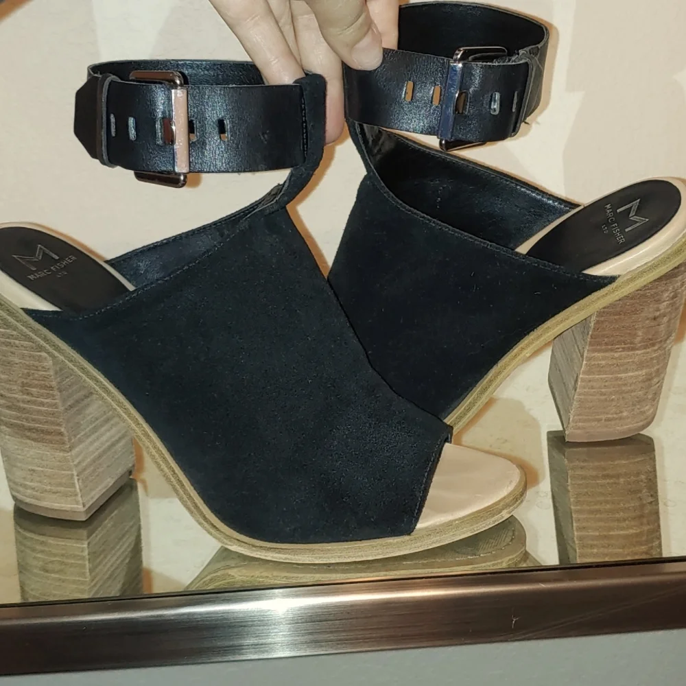 Black Women's Open-Toe Sandals - Picture 2 of 9